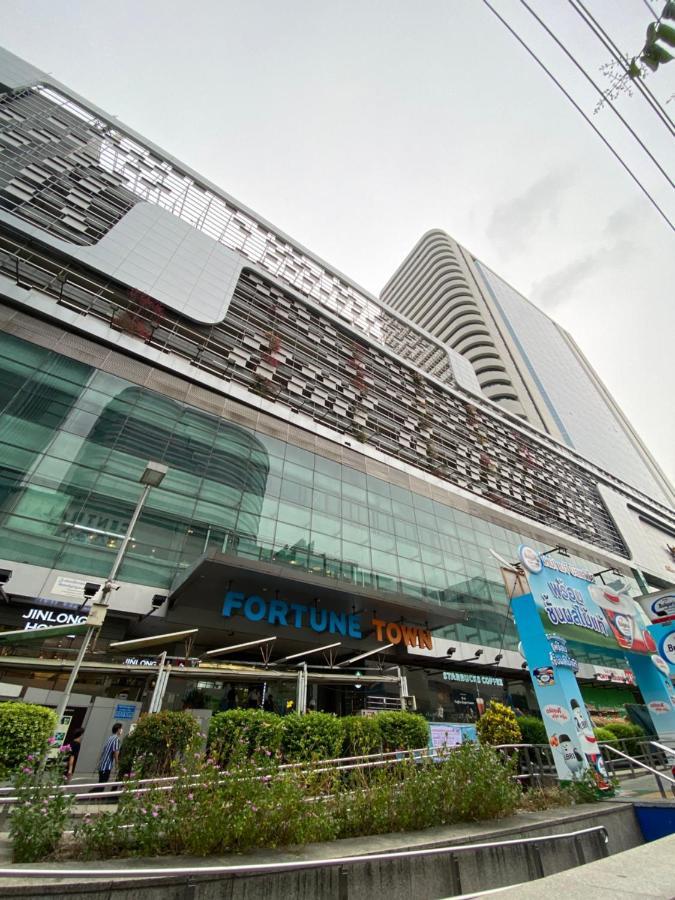 Sura Hostel Bangkok Near Mrt Phra Ram 9 المظهر الخارجي الصورة