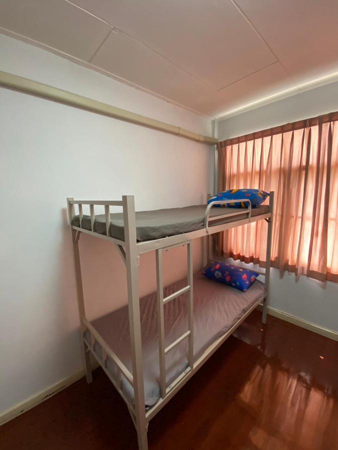 Sura Hostel Bangkok Near Mrt Phra Ram 9 المظهر الخارجي الصورة