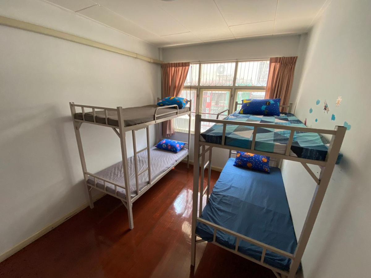 Sura Hostel Bangkok Near Mrt Phra Ram 9 المظهر الخارجي الصورة