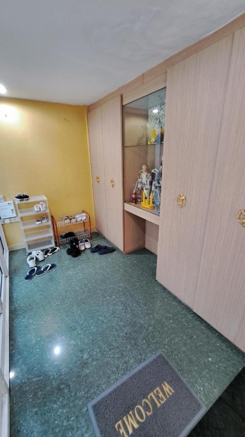 Sura Hostel Bangkok Near Mrt Phra Ram 9 المظهر الخارجي الصورة