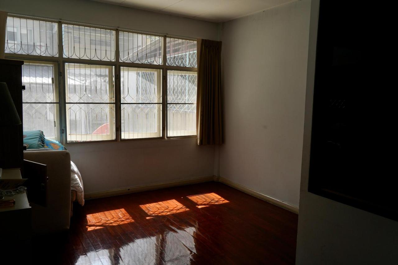 Sura Hostel Bangkok Near Mrt Phra Ram 9 المظهر الخارجي الصورة
