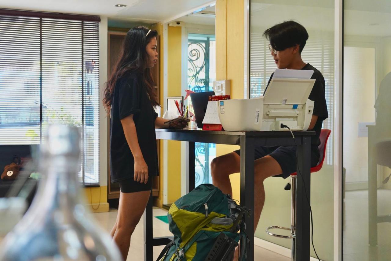 Sura Hostel Bangkok Near Mrt Phra Ram 9 المظهر الخارجي الصورة