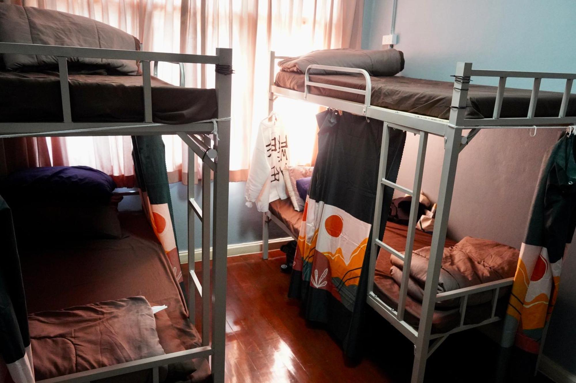 Sura Hostel Bangkok Near Mrt Phra Ram 9 المظهر الخارجي الصورة