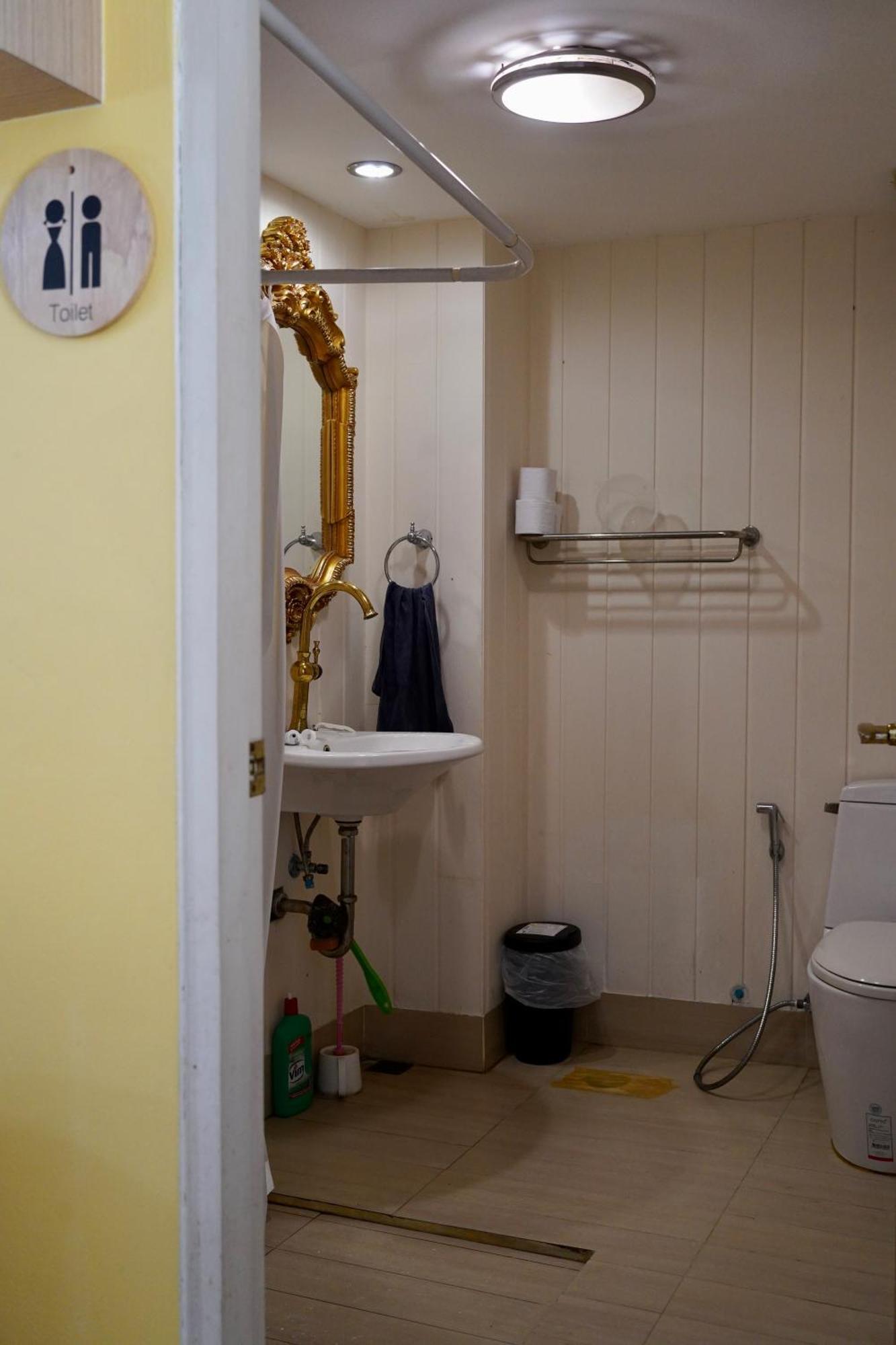 Sura Hostel Bangkok Near Mrt Phra Ram 9 المظهر الخارجي الصورة