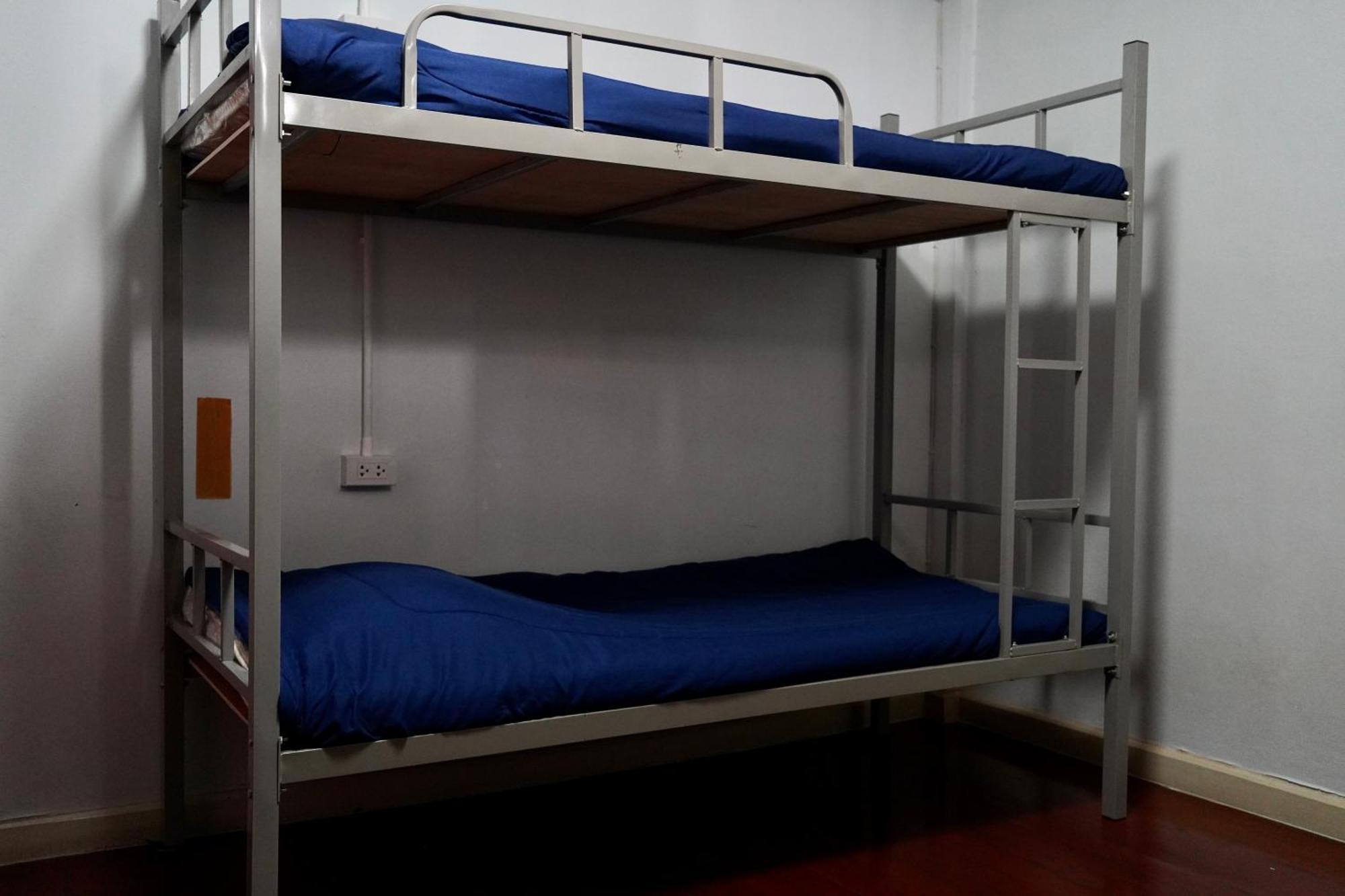 Sura Hostel Bangkok Near Mrt Phra Ram 9 المظهر الخارجي الصورة