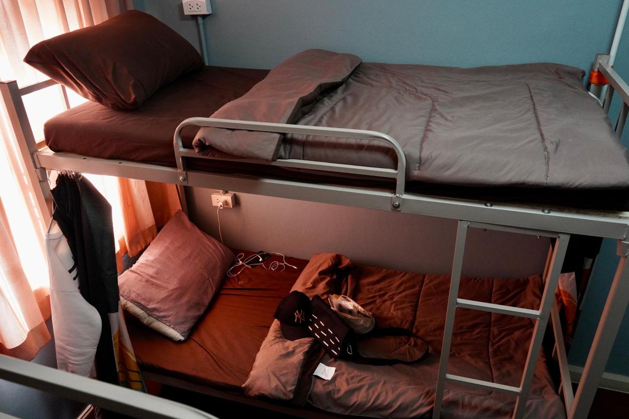Sura Hostel Bangkok Near Mrt Phra Ram 9 المظهر الخارجي الصورة