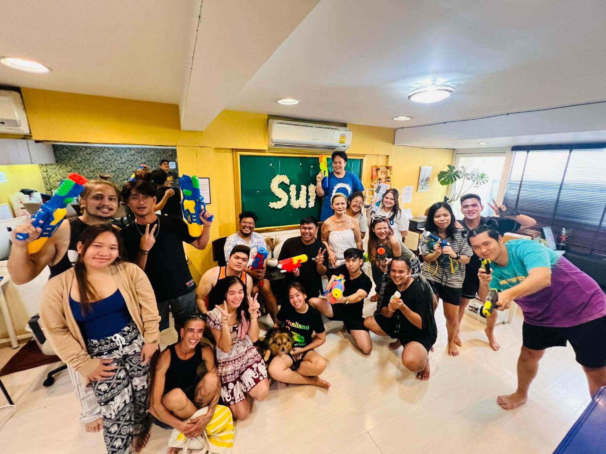 Sura Hostel Bangkok Near Mrt Phra Ram 9 المظهر الخارجي الصورة