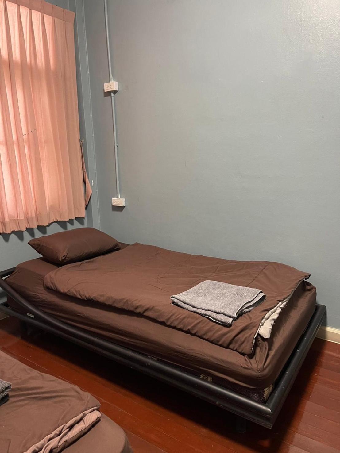 Sura Hostel Bangkok Near Mrt Phra Ram 9 المظهر الخارجي الصورة