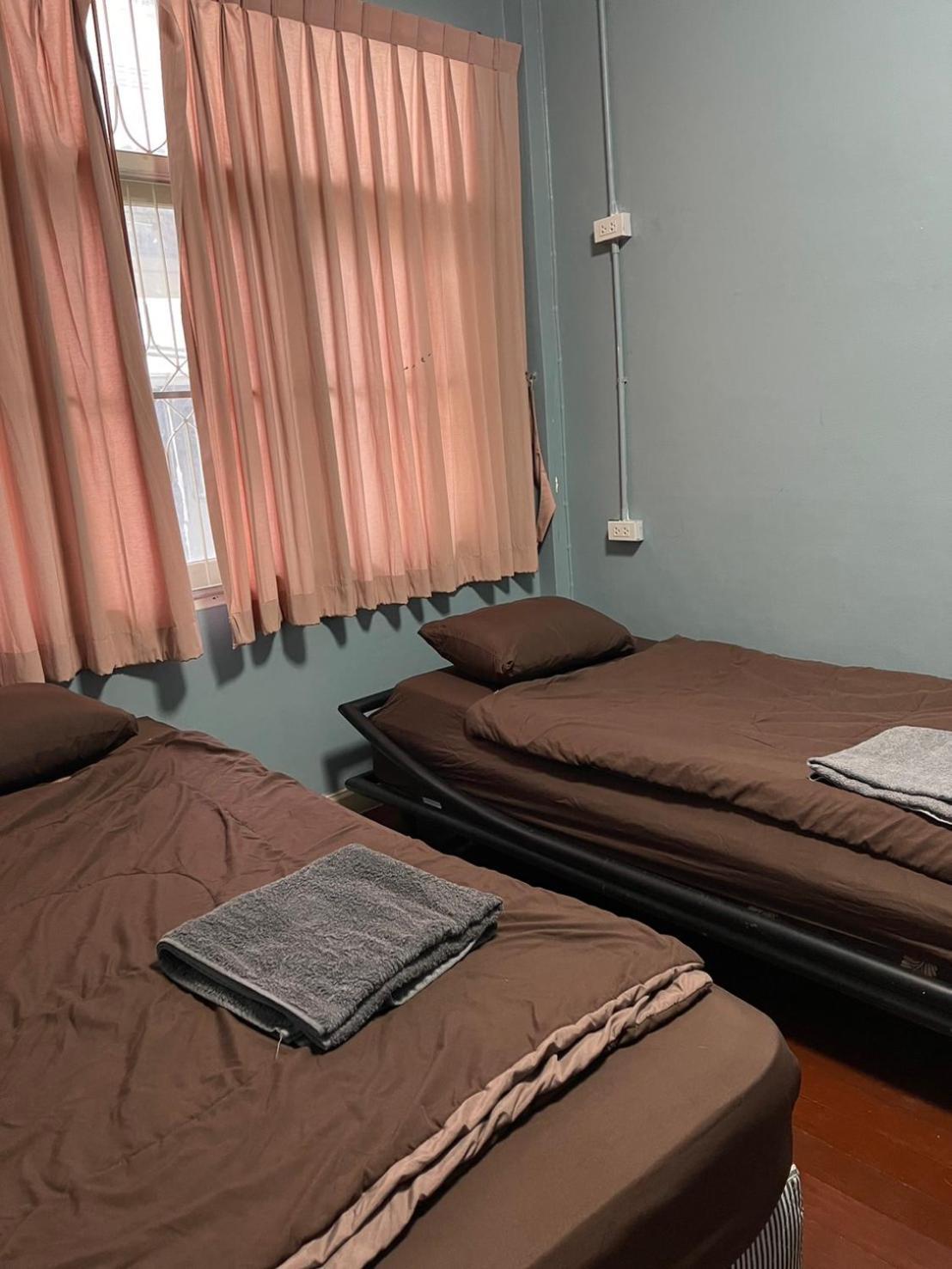 Sura Hostel Bangkok Near Mrt Phra Ram 9 المظهر الخارجي الصورة